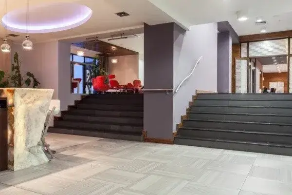Hotel lobby with a fresh coat of paint, commercial interior painting in Buckhead, Atlanta