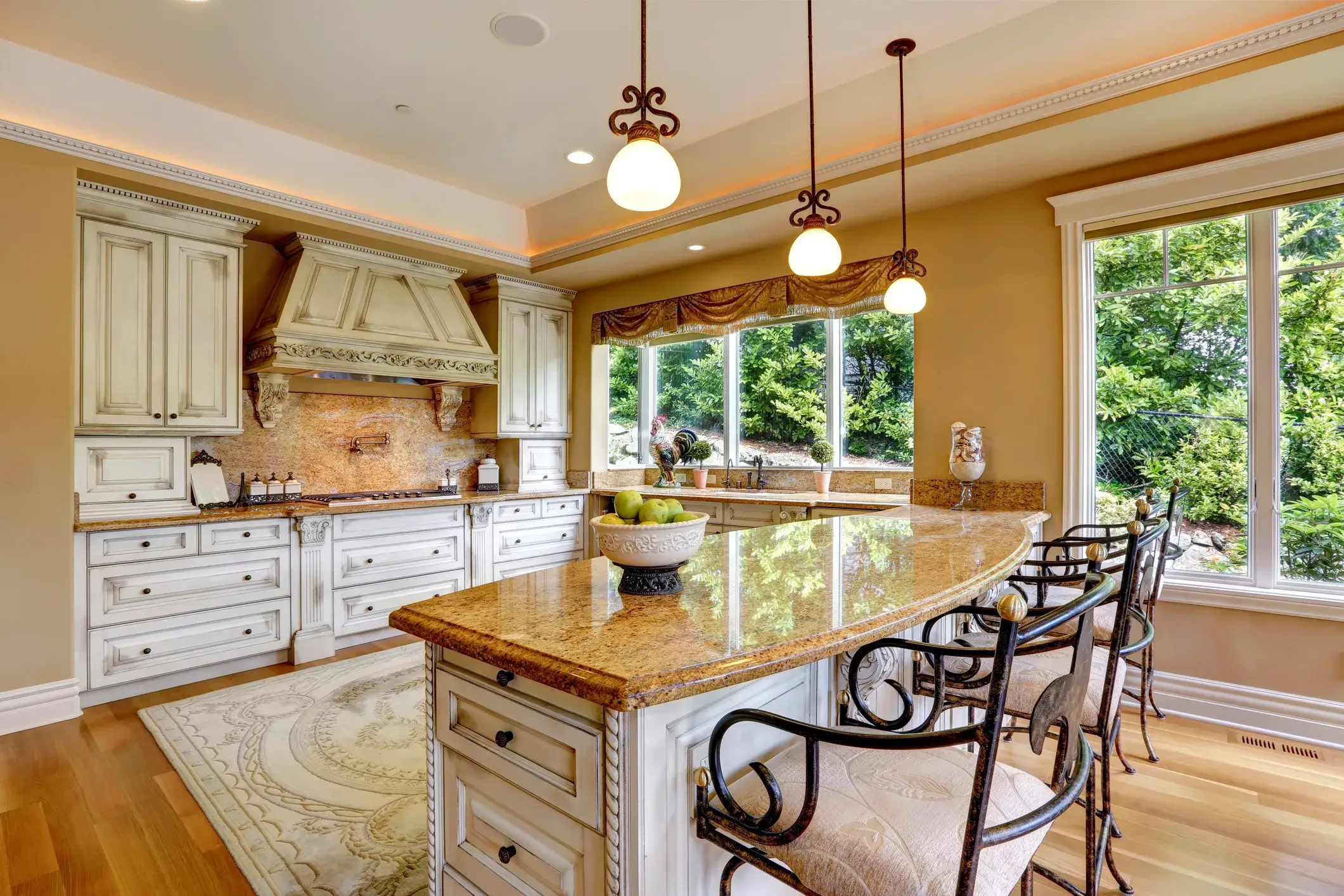 Kitchen paint colors: dark cabinets with brown walls