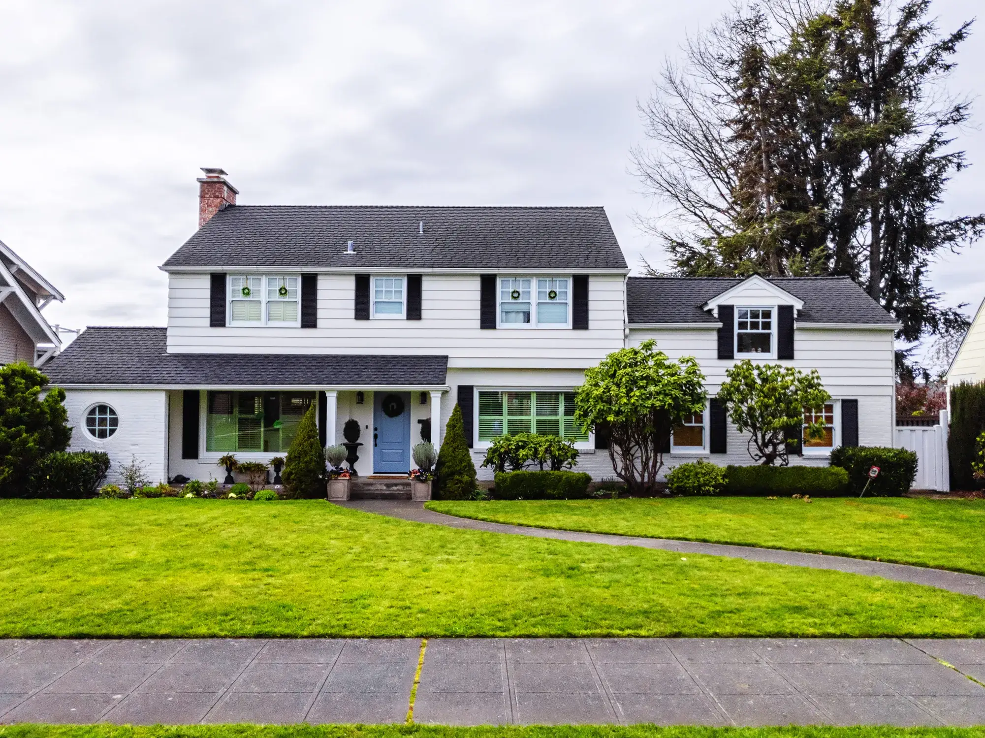 Painting reviews, colonial home in northern Atlanta, Georgia, with fresh exterior paint