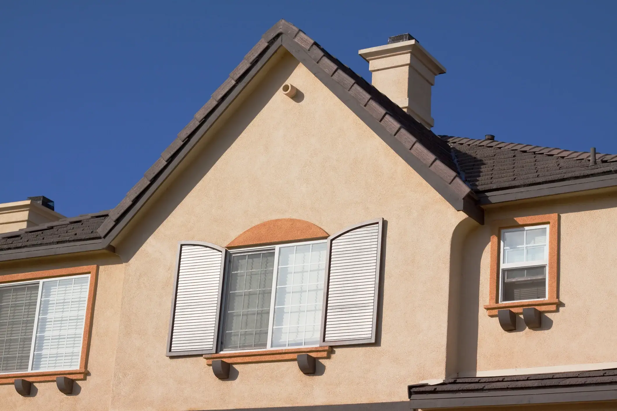 Exterior Painters - Stucco Home in Windward - Alpharetta GA - Cream Beige
