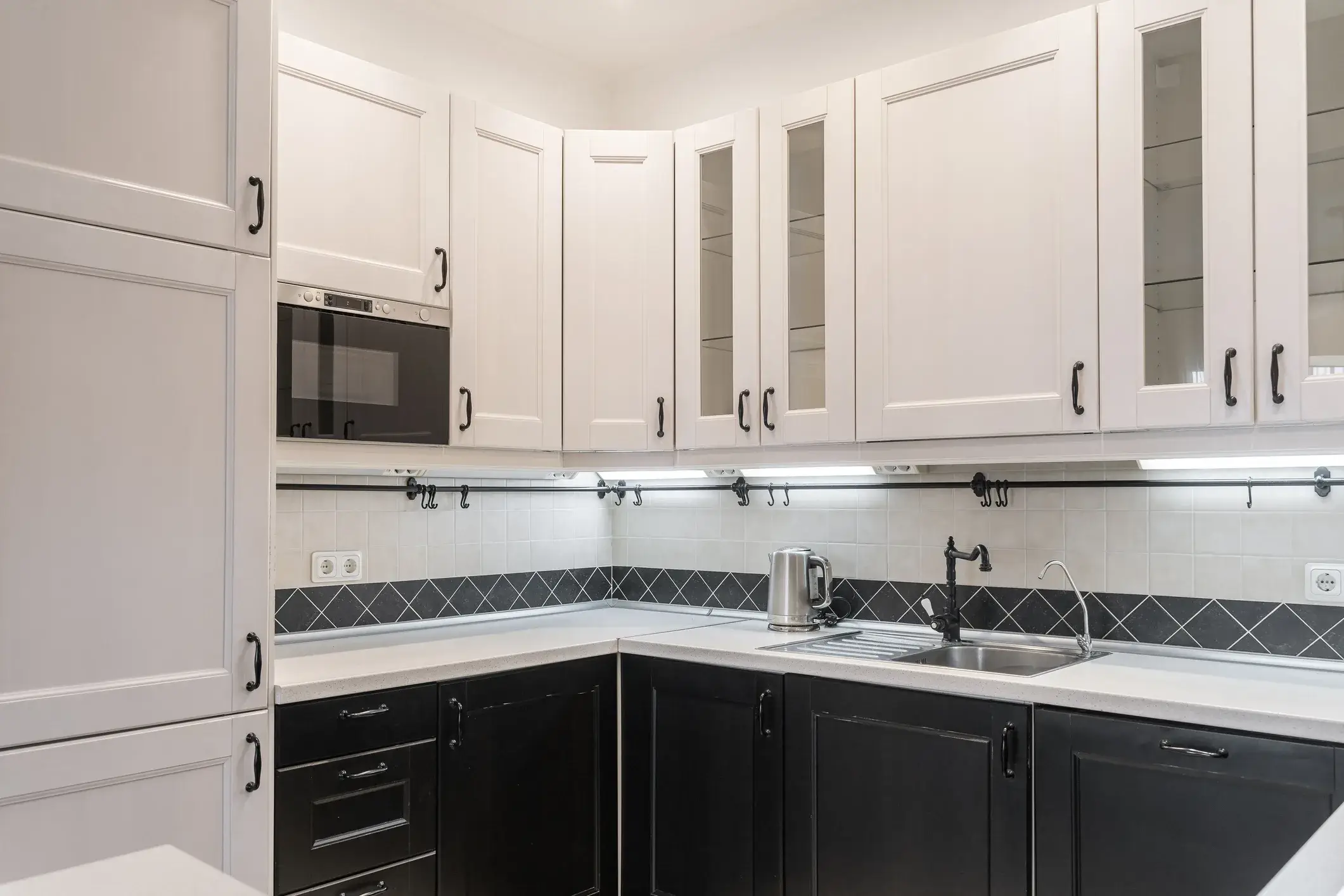 Kitchen with white upper cabinets above black lower cabinets, Buckhead, Atlanta
