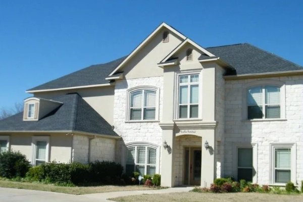 Brick Painting Near North Atlanta GA - White Brick Exterior - Kimberly Painting 600x400