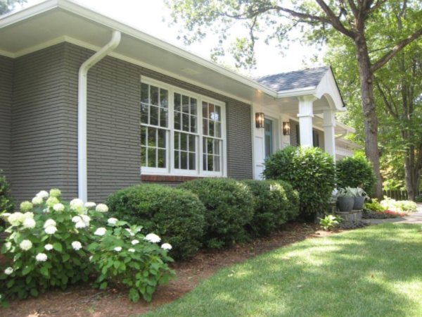 Painted Brick Home - Beige body with white trim - Atlanta GA - Kimberly Painting 600x450